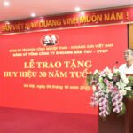 Đảng ủy Tổng công ty Khoáng sản TKV-CTCP tổ chức Lễ trao tặng Huy hiệu 30 năm tuổi Đảng
